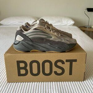Yeezy 700, size 11